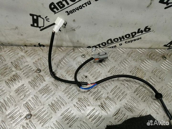 Обшивка переднего сиденья Nissan Juke F15