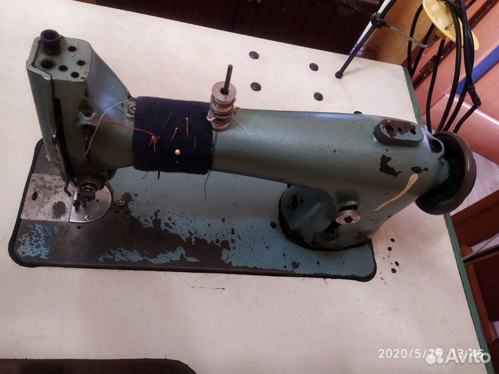 Производственная швейная машинка