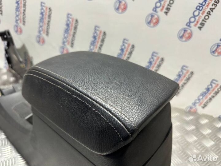 Подлокотник Geely Emgrand EC 7