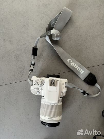 Зеркальный фотоаппарат canon eos 100d с чехлом