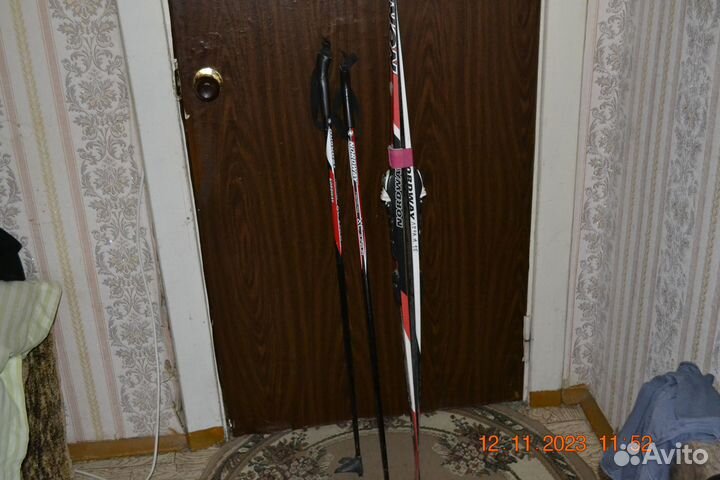 Лыжи и палки для ребёнка