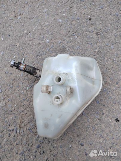 Форд Мондео 3. Бачок тормозной жидкости