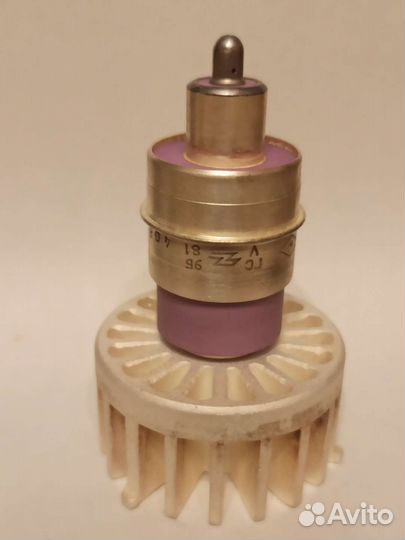 Радиолампа гс-9Б. Новая в пенопласте