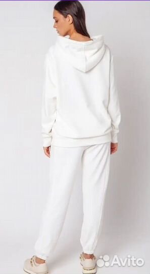 Стильный спортивный костюм женский