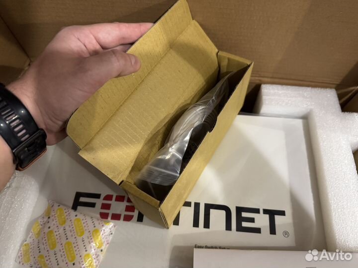 Коммутатор Fortinet FortiSwitch-148F