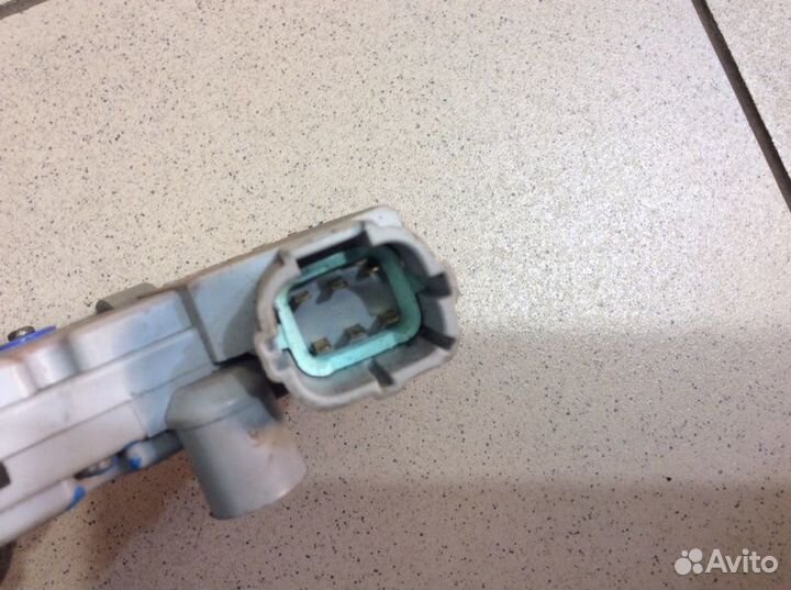 Активатор замка двери передний левый Nissan Patrol