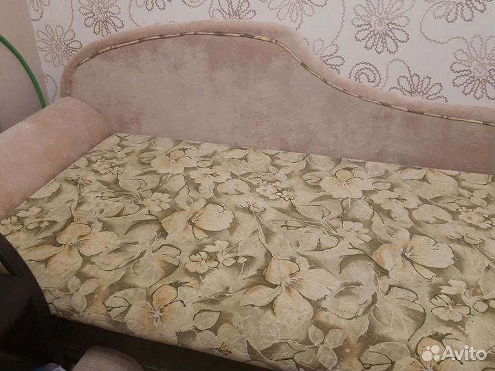 Диван