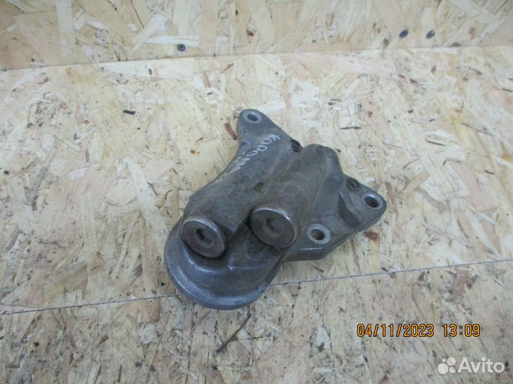 Корпус масляного фильтра Тойота Королла E-150 1ZR