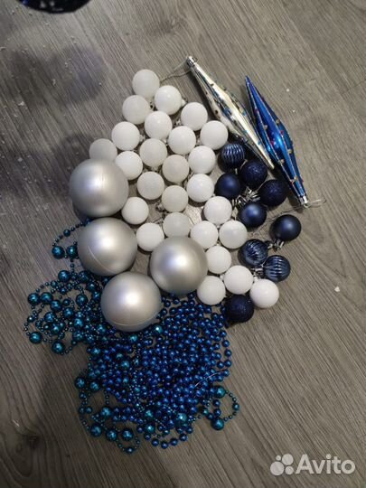 Елка искусственная с игрушками