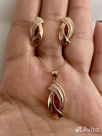 Комплект с позолотой серьги и кулон