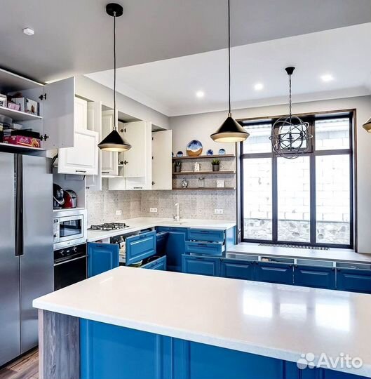 Угловой кухонный гарнитур современный