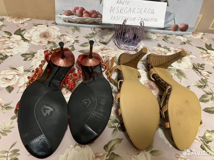 Босоножки новые с камнями 37.5-38