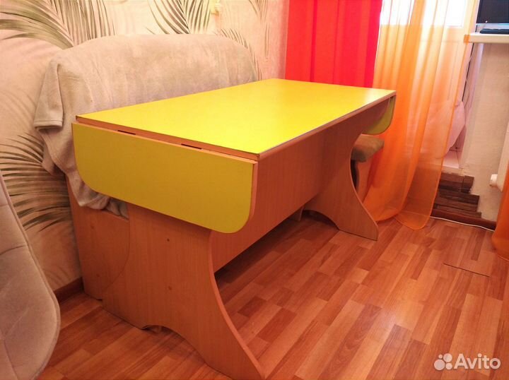 Стол и диванчик в сад