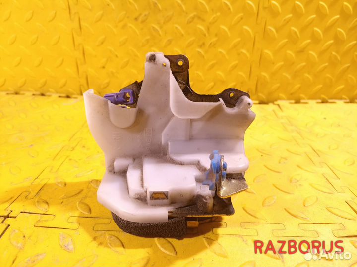 Замок двери зад.правой Nissan Wingroad/AD Y11