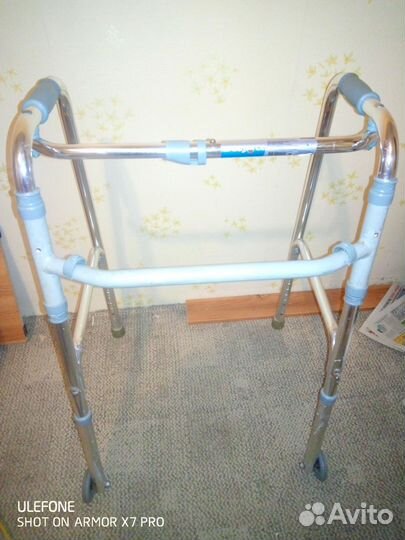 Аренда санитарного стула и ходунков