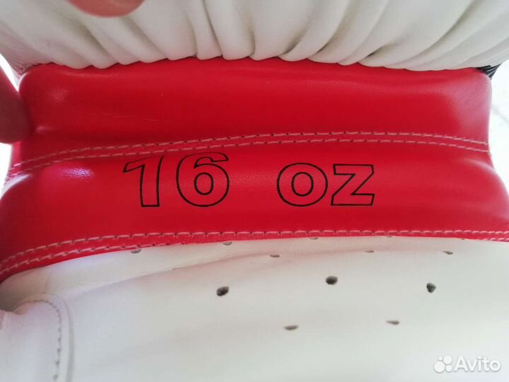 Боксерские перчатки