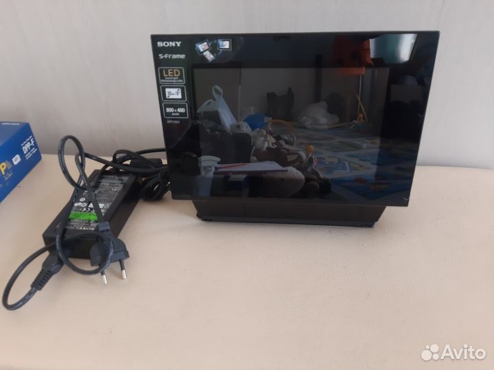 Цифровой фотопринтер с фоторамкой Sony DPP-F800