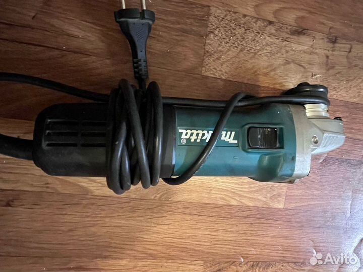 Ушм болгарка Makita 9558HN