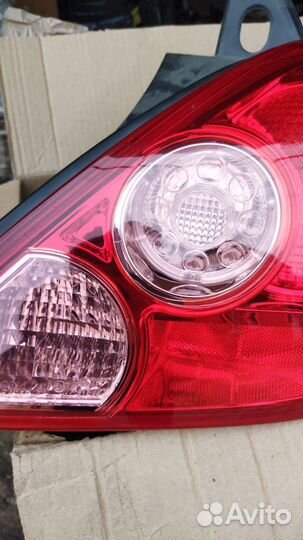Задний правый фонарь оригинал nissan tiida xэтчбек