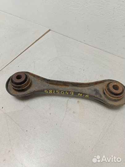 Рычаг задний поперечный нижний GS1D28500A