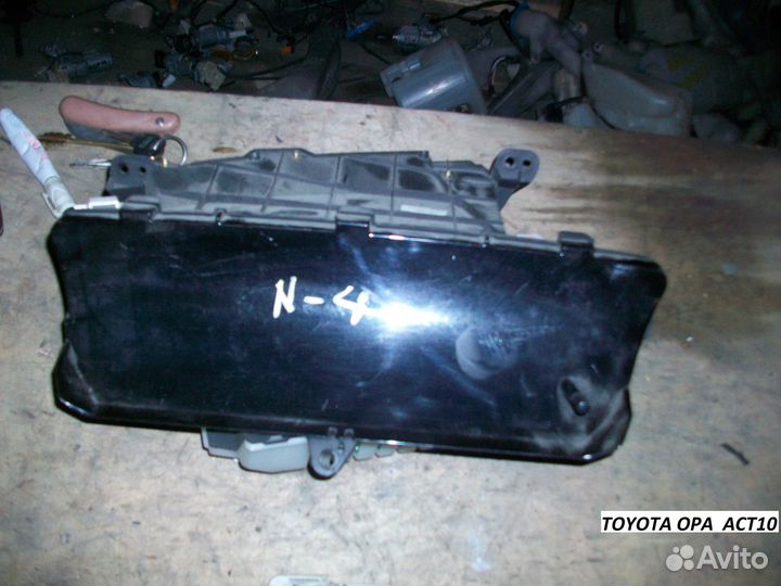 Щиток приборов на toyota OPA (Тойота Опа) ACT10