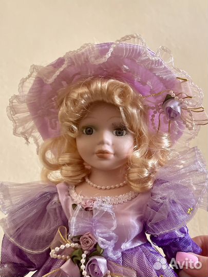 Куколка фарфоровая 30 см