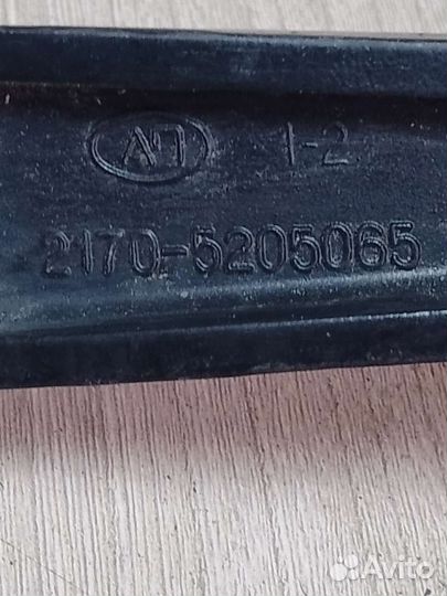 Поводок дворника левый LADA Priora