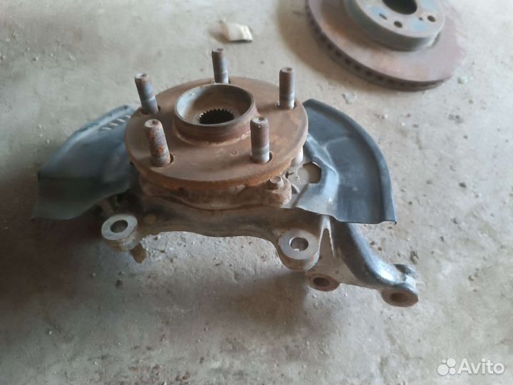 Кулак со ступицой правый toyota corolla e150