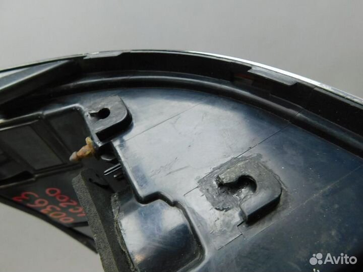 Фонарь задний наружный левый Toyota Land Cruiser