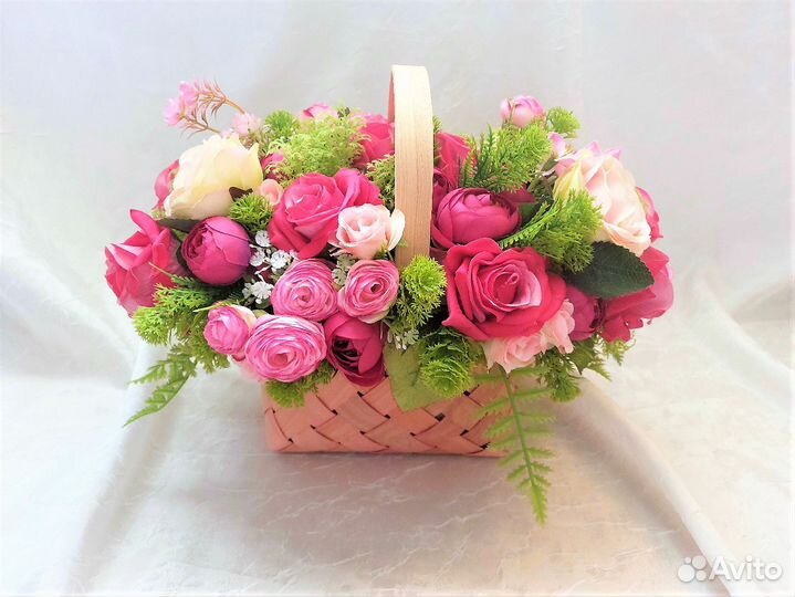 Цветочная корзинка из искусственных цветов
