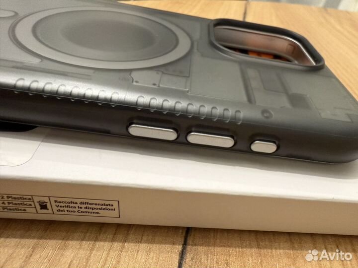 Чехол для iPhone 15 Pro Max Spigen Classic C1