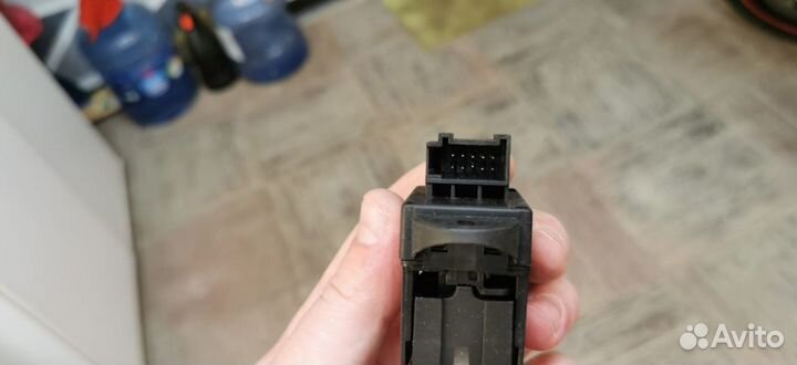 Выключатель электромеханич. стояночного тормоза