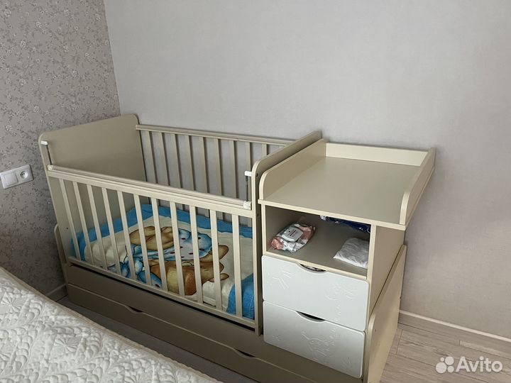 Бронь Детская кроватка с маятником