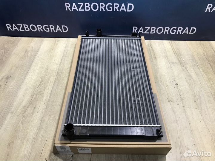 Радиатор охлаждения Toyota Rav 4 2.0 2007-2012