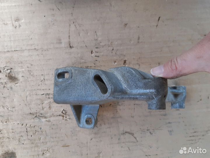 Кронштейн гидроусилителя Ауди 80 Б4