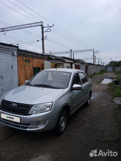 LADA Granta 1.6 МТ, 2013, битый, 22 100 км