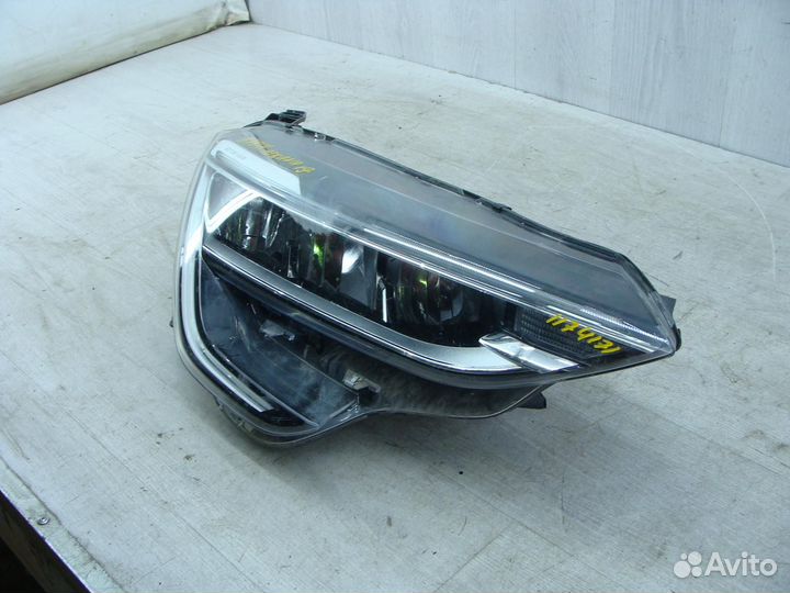 Фара правая Renault Arkana