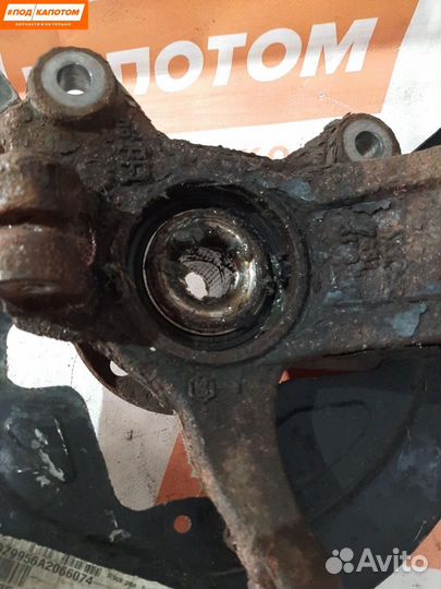 Кулак передний правый Volvo XC60 2010