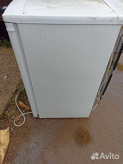 Холодильник маленький с морозилкойб/у