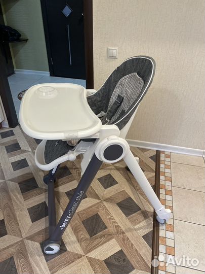 Стульчик для кормления Happy Baby Berny Basic
