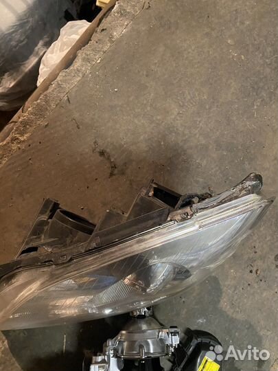 Фара левая avensis т250 оригинал