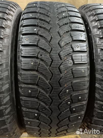 Bridgestone Blizzak Spike-01 235/60 R17 106T