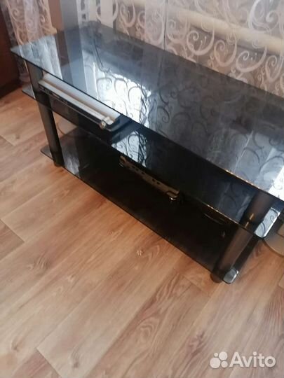 Тумба стеклянная для телевизора