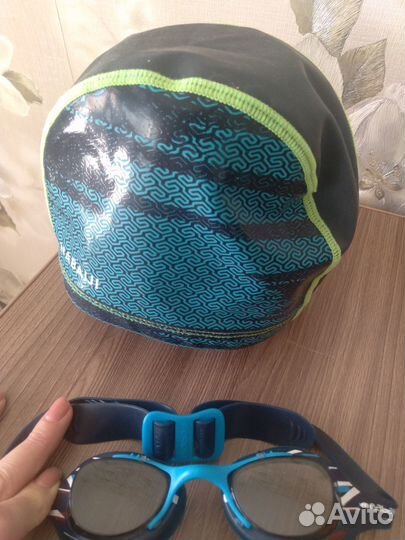 Шапка и очки для плавания