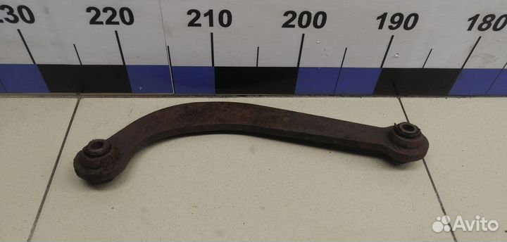 Рычаг задний верхний левый Avensis II 2003-2008