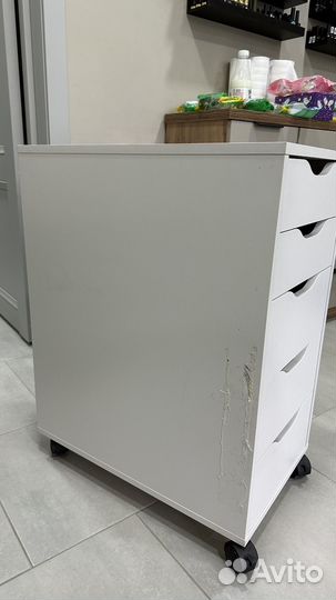 Тумба на колесиках