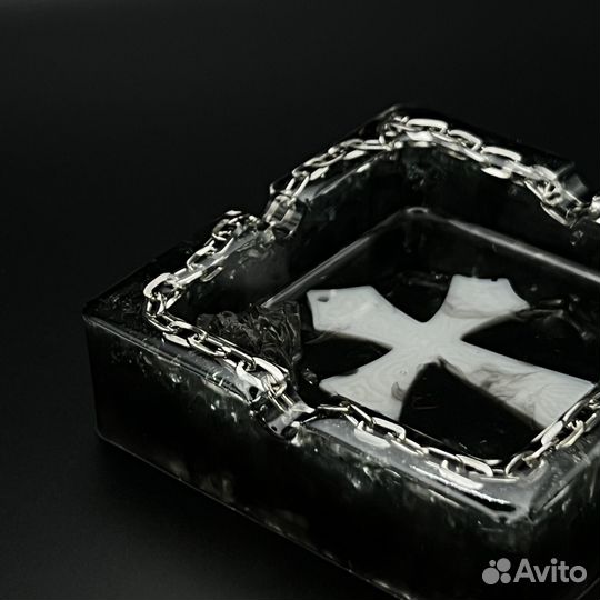Пепельница с крестом и цепью