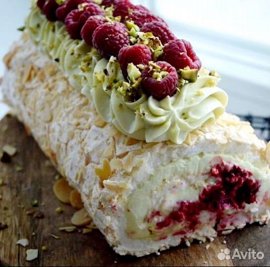 Меренговый рулет, клубника в шоколаде, кейк-попсы