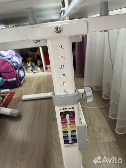 Продам растущую парту и стул