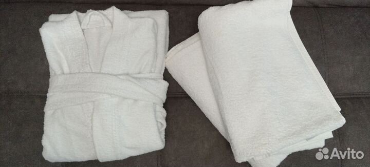 Махровый халат и 2 полотенца